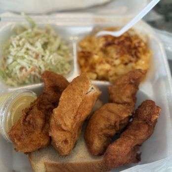 Gus's World Famous Fried Chicken - Southern Near Me - Memphis, Tennessee