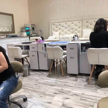 Lavish Nails Lounge - Nail Salons Near Me - Jacksonville, Florida