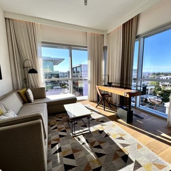 Hyatt Centric Mountain View - Room gets very bright. - Hotels Near Me - Mountain View, California
