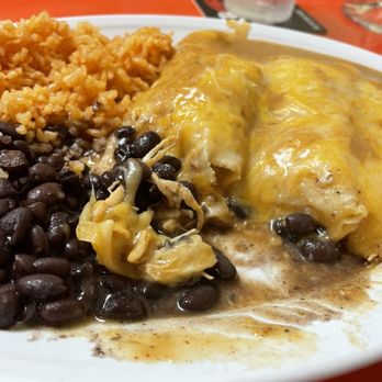 Red Luna Seasons - Shredded spicy chicken enchiladas with black beans and rice - Mexican Near Me - Mahtomedi, Minnesota Red Luna Seasons - Shredded spicy chicken enchiladas with black beans and rice - Mexican Near Me - Mahtomedi, Minnesota