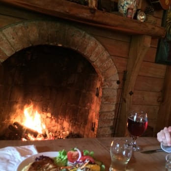 Mussel Inn - Pies, salad & beer at the long wood table! - Bars Near Me - Onekaka, TAS
