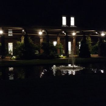 Williamsburg Inn - Gardens at night. - Hotels Near Me - Williamsburg, Virginia Williamsburg Inn - Gardens at night. - Hotels Near Me - Williamsburg, Virginia