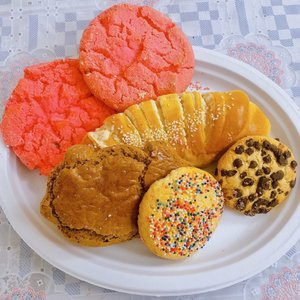 Creme de La Creme Bakery - Takeout & Delivery - 257 Photos ...