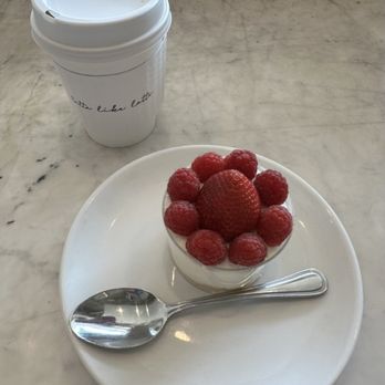 Tatte Bakery & Cafe | Clarendon - Cheesecake with berries - Coffee & Tea Near Me - Arlington, Virginia