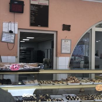 Dolce e Fantasia - Totally forgot to take decent pictures of the store, but it's better than nothing...? - Bakeries Near Me - Rome, RM