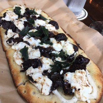 Union Kitchen and Tap Encinitas - Fig flatbread - New American Near Me - Encinitas, California