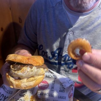Cold Beers & Cheeseburgers - Burger El Diablo - Burgers Near Me - Phoenix, Arizona Cold Beers & Cheeseburgers - Burger El Diablo - Burgers Near Me - Phoenix, Arizona