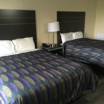 Alpine Motel - Two queen beds. - Hotels Near Me - Abingdon, Virginia