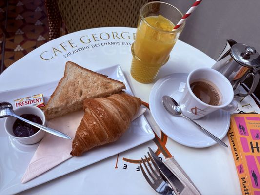 Café George V by null