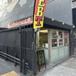 Bo Daddy’s BBQ - Front of business from sidewalk/street