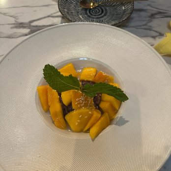 Kin Long Beach - Mango Sticky Rice - Thai Near Me - Long Beach, California Kin Long Beach - Mango Sticky Rice - Thai Near Me - Long Beach, California