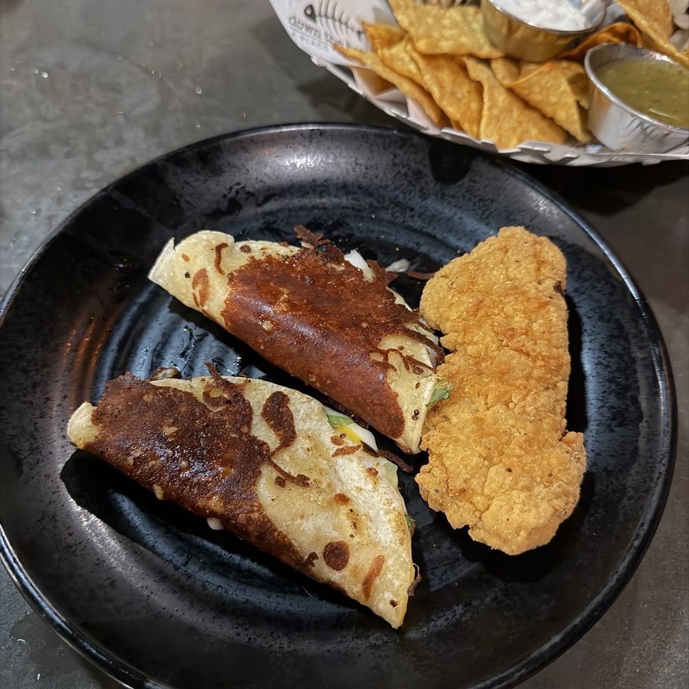 Coco Deck - My Girlfriend Isn't Hungry - Mexican Near Me - Lahaina, Hawaii