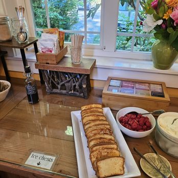 TreeHouse Point - Grilled pound cake and homemade whipped cream was part of their breakfast buffet - Bed & Breakfast Near Me - Issaquah, Washington