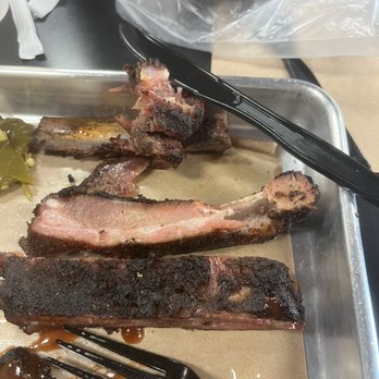 Smokey Mo's BBQ - Round Rock - Dry, refrigerated and reheated pork ribs - Barbeque Near Me - Round Rock, Texas
