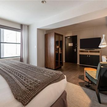 Claridge House Chicago, Tapestry Collection by Hilton - Guest room - Hotels Near Me - Chicago, Illinois