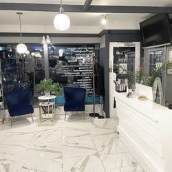 Mona's Hair Studio