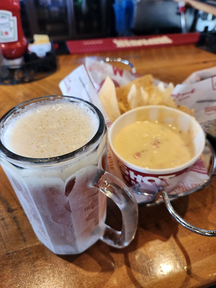 MUGSHOTS GRILL & BAR VESTAVIA Updated September 2024 163 Photos