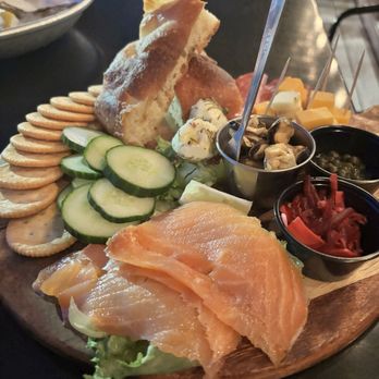 OystHERS Raw Bar & Bubbly - Smoke show - Live/Raw Food Near Me - Bath, Maine