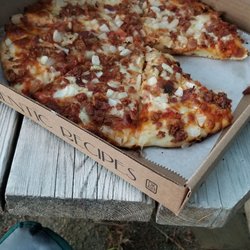Pine Tree Store - So overloaded with toppings, so delicious!