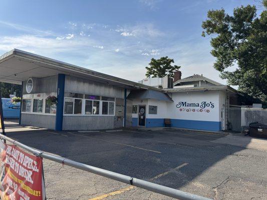 Mama Jo's Chicken, Biscuits, BBQ by null