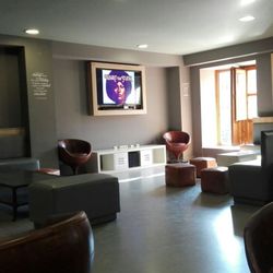 Play Granada - Very cool waiting area with great What The Funk music playing :O)))