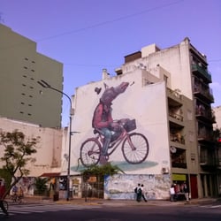 Graffiti ARYZ Caballo en Bicicleta - Tremendo mural .