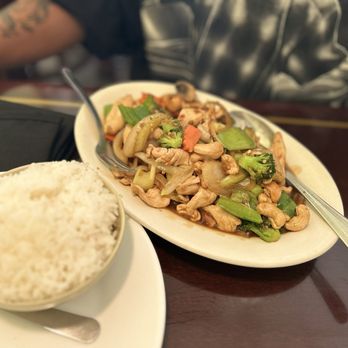 Sakura Sushi - Pad cashew - Laotian Near Me - Albuquerque, New Mexico