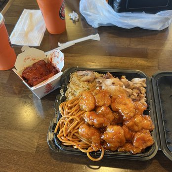 Dragon Express - Food is good, they give a BIG servings. I got the three entree and my wife got the two entree. - Chinese Near Me - Las Vegas, Nevada