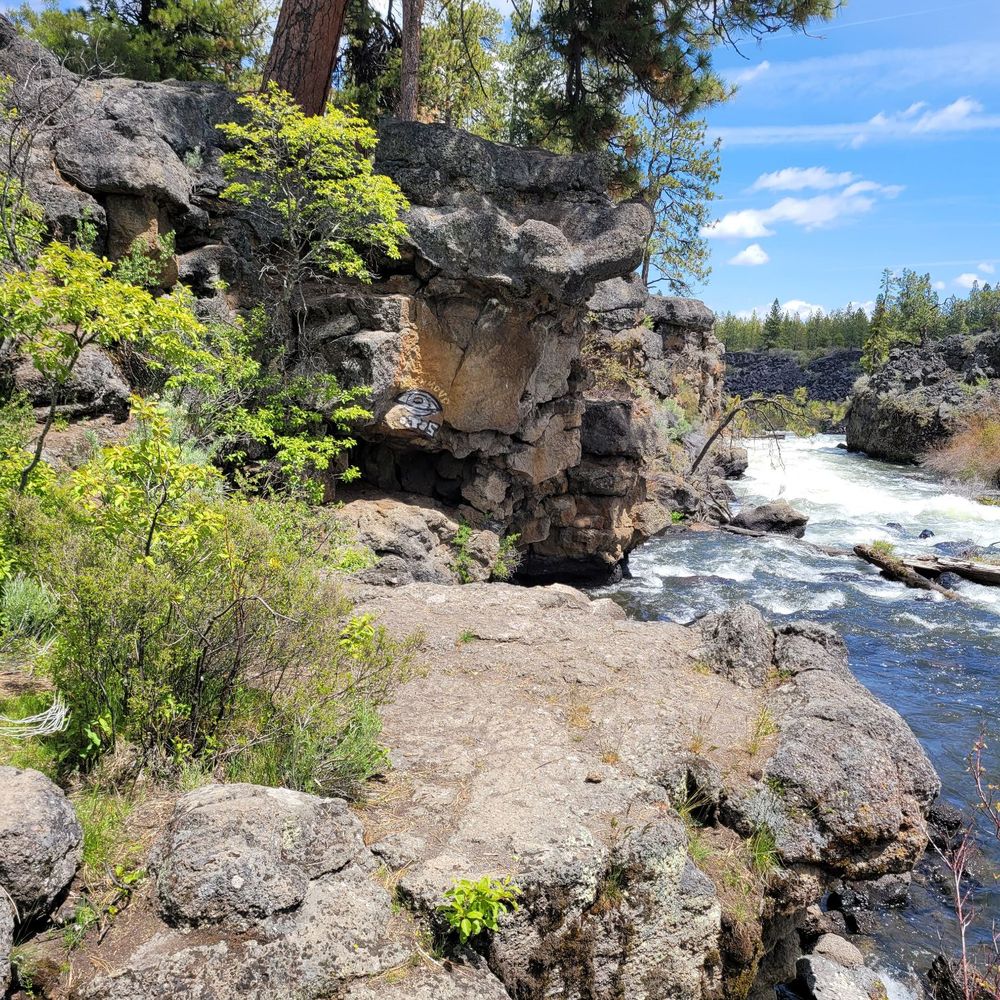 Dillon Falls - Pictures past falls. - Hiking Near Me - Bend, Oregon Dillon Falls - Pictures past falls. - Hiking Near Me - Bend, Oregon