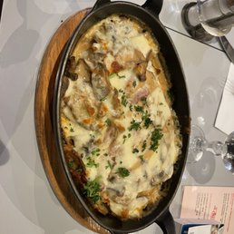 Casserole with potatoes, mushrooms, veal in a cream sauce. It's a winner !