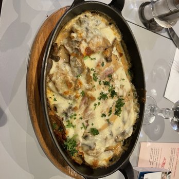 Chez Gladines - Casserole with potatoes, mushrooms, veal in a cream sauce. It's a winner ! - Basque Near Me - Paris, 75