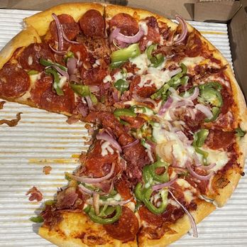 Leonardo's Pizzeria - Pepperoni, Crumbled Bacon, Green Pepper, Red Onion - Pizza Near Me - Vancouver, Washington Leonardo's Pizzeria - Pepperoni, Crumbled Bacon, Green Pepper, Red Onion - Pizza Near Me - Vancouver, Washington
