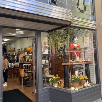 Vintage on Third - Storefront - Antiques Near Me - McMinnville, Oregon