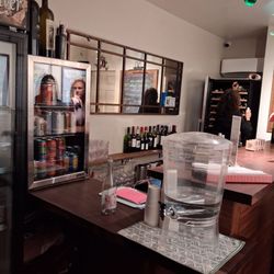 Mo’s By The River - Counter area