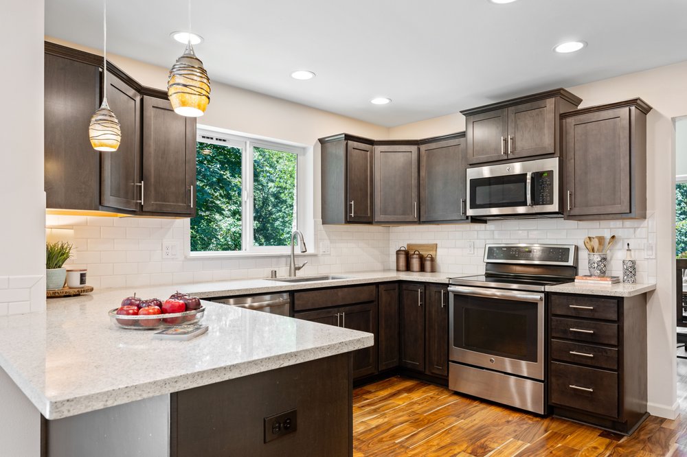 IAN BROADIE WINDERMERE REAL ESTATE Updated April 2024 21 Photos