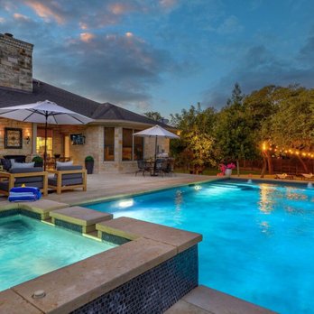 NEST Vacation Rentals - Live Oak Lodge Pool and Patio Area - Vacation Rentals Near Me - Austin, Texas NEST Vacation Rentals - Live Oak Lodge Pool and Patio Area - Vacation Rentals Near Me - Austin, Texas