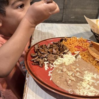 Comal Bar & Grill - Central Point - Single Taco plate for children - New Mexican Cuisine Near Me - Central Point, Oregon