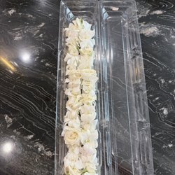 Leilani’s Leis - This is how the lei looked upon opening- brown, wilted, not fresh.