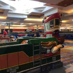 Looney Tunes Play Port - Safe slides