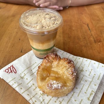 La Tour Cafe - Apple pie and brown sugar latte - Macarons Near Me - Kapolei, Hawaii La Tour Cafe - Apple pie and brown sugar latte - Macarons Near Me - Kapolei, Hawaii