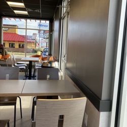 Dunkin Baskin Robbins - Nice seating