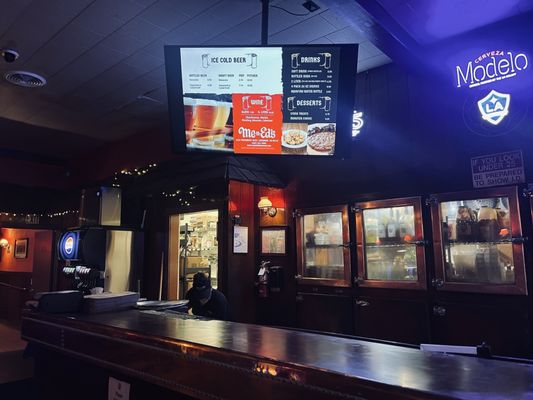 Me-n-Ed's Pizza Parlor by null