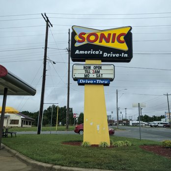 Sonic Drive-In - Outside. Street sign at corner of S Main St and College Dr. - Burgers Near Me - High Point, North Carolina Sonic Drive-In - Outside. Street sign at corner of S Main St and College Dr. - Burgers Near Me - High Point, North Carolina