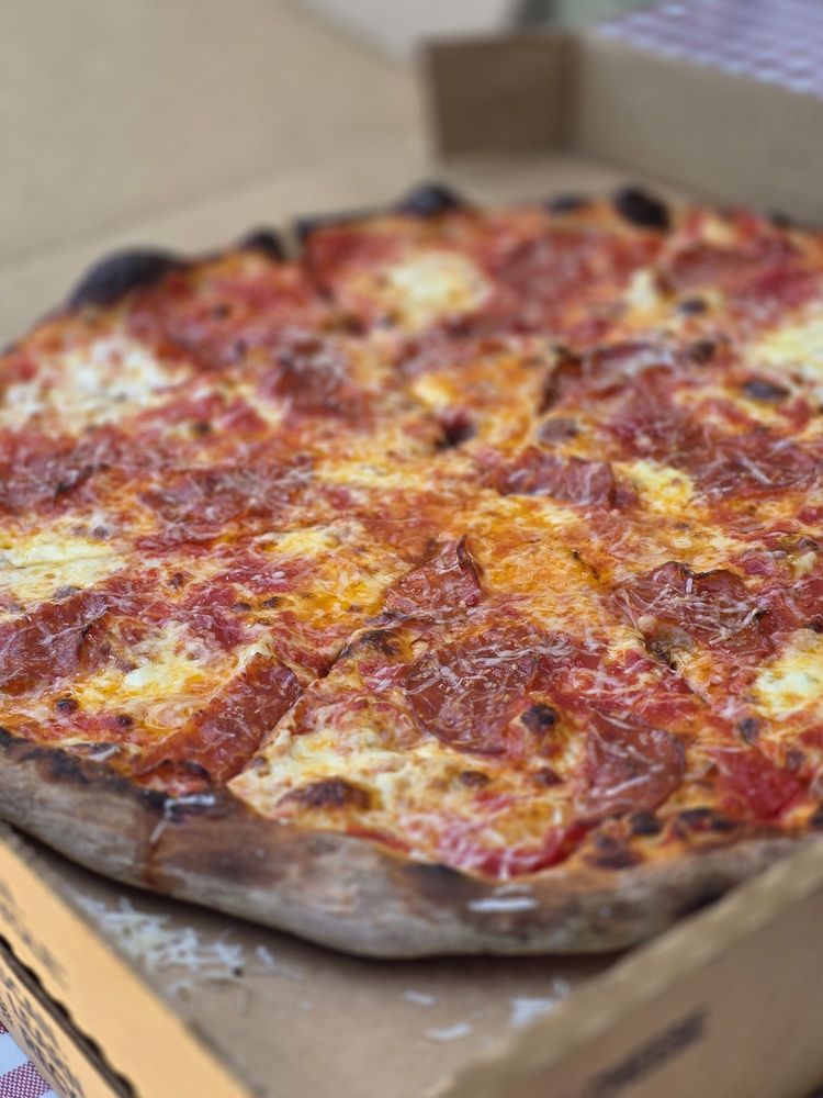 Food from Lovers Pizzeria