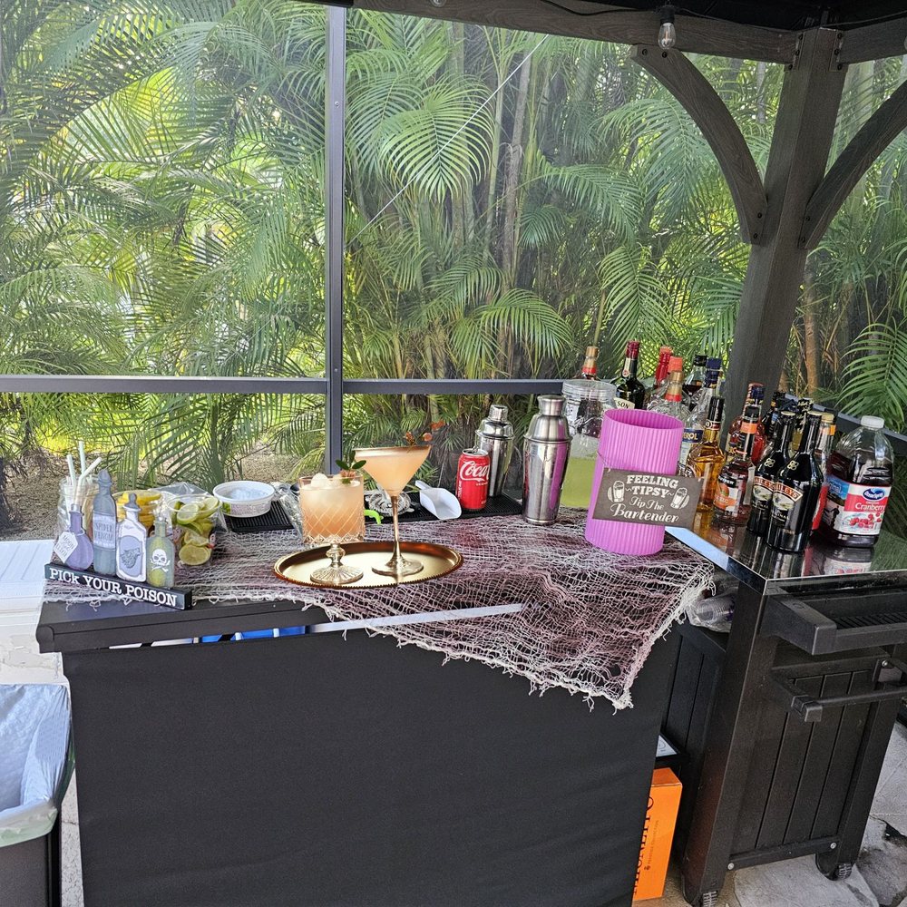 Tipsee chix mobile bar Image