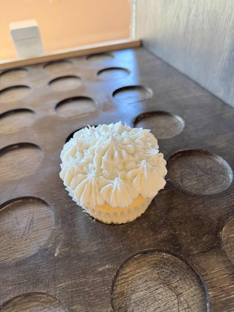 SIVADA’S CUPCAKERY BAKER COUNTY Updated September 2024 26 Photos 1 W Macclenny Ave