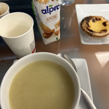 ANA Lounge - Airport Lounges Near Me - Maia, 13