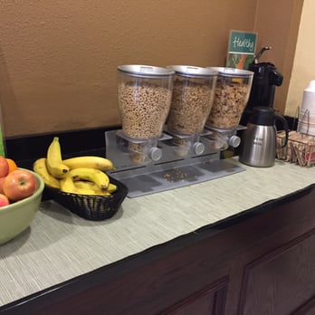 Quality Suites - Continental breakfast has: Waffles, eggs, sausage, biscuits/gravy, yogurts, pastries, fruit, cereal, oatmeal, coffee, tea, and orange juice. - Hotels Near Me - Keizer, Oregon Quality Suites - Continental breakfast has: Waffles, eggs, sausage, biscuits/gravy, yogurts, pastries, fruit, cereal, oatmeal, coffee, tea, and orange juice. - Hotels Near Me - Keizer, Oregon