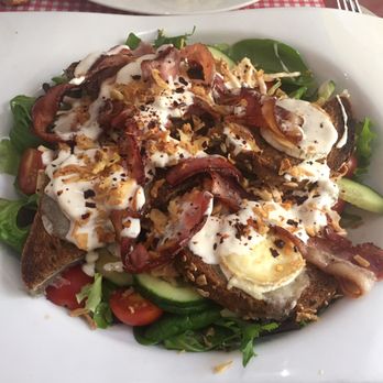 Caminito Cabaret - Salade toasts de chèvre et bacon - French Near Me - Paris, 75