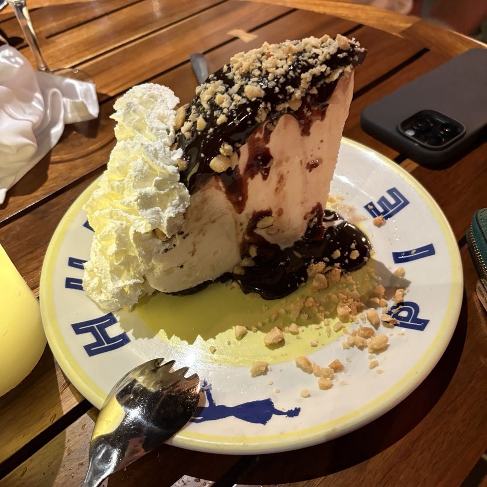 Duke's Beach House - Kimo's Original Hula Pie - Breakfast & Brunch Near Me - Lahaina, Hawaii